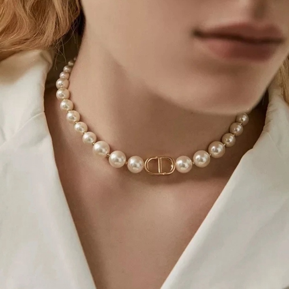 Stylish Pearl Necklace